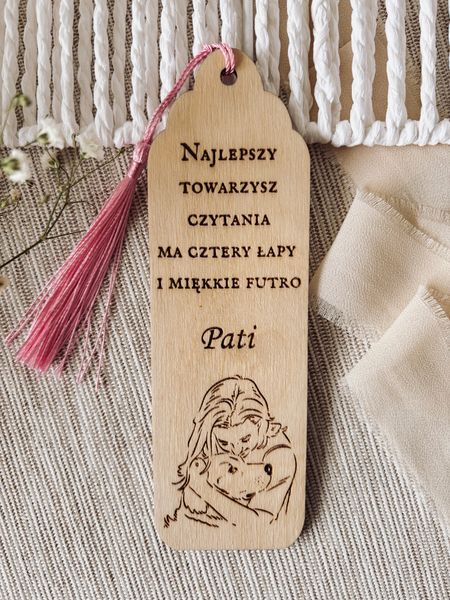 Zakładka „Najlepszy towarzysz czytania ma cztery łapy i miękkie futro”